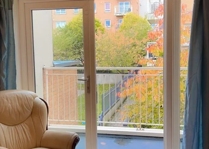 King Bed Room Just 8 Minutes To Dublin Airport