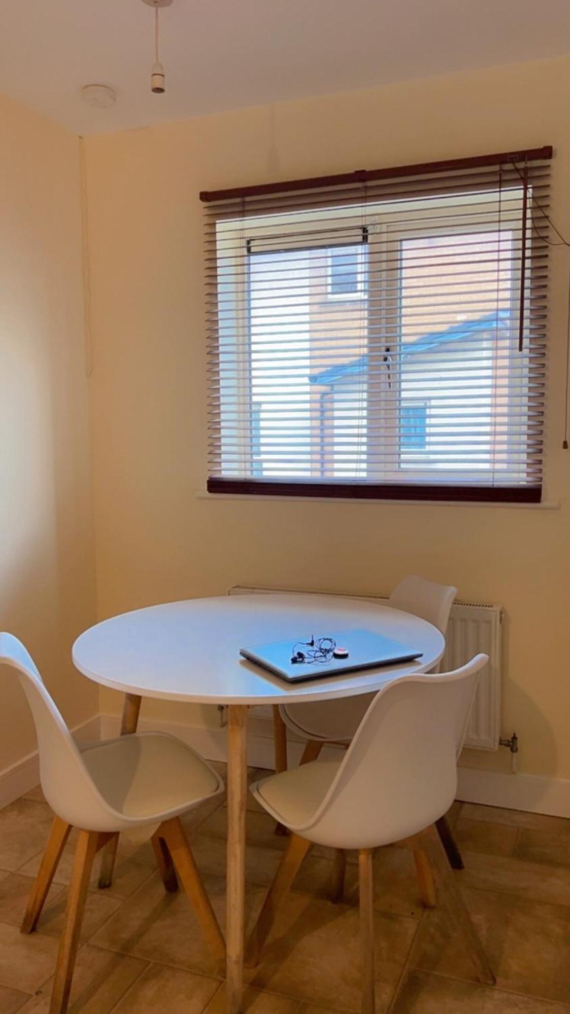 King Bed Just 8 Minutes To Airport Apartment Dublin