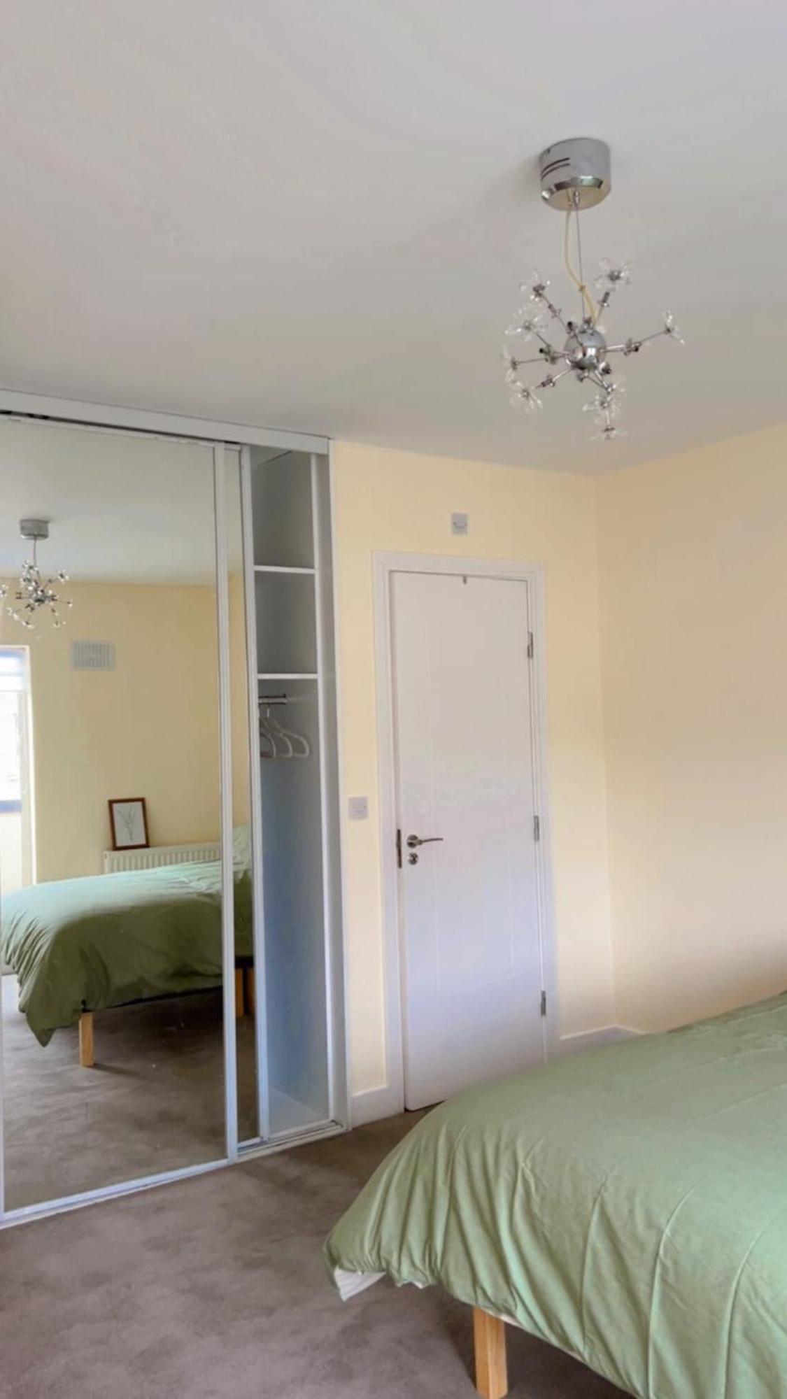 Apartment King Bed Just 8 Minutes To Airport *